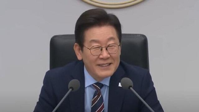 이재명, ‘연차 농담’과 교류·증시 잇는 3중 포석 두다