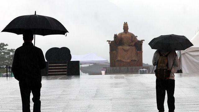 연휴 첫날부터 전국 곳곳 비…남부지방 ‘집중호우’ 예상