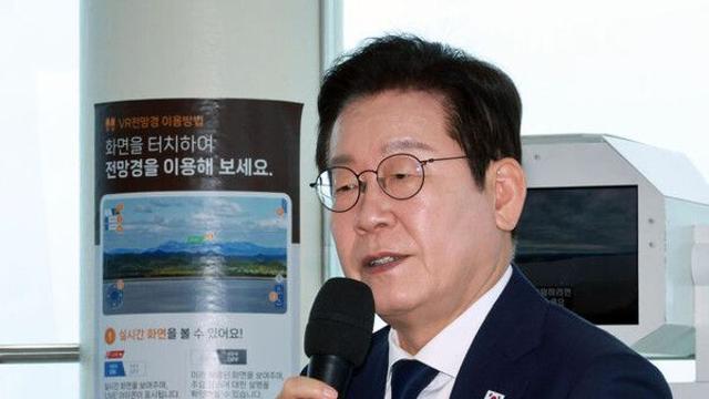 李, 추석연휴 첫날 北에 '이산가족 교류' 메시지…시설아동·경찰관 격려도(종합)