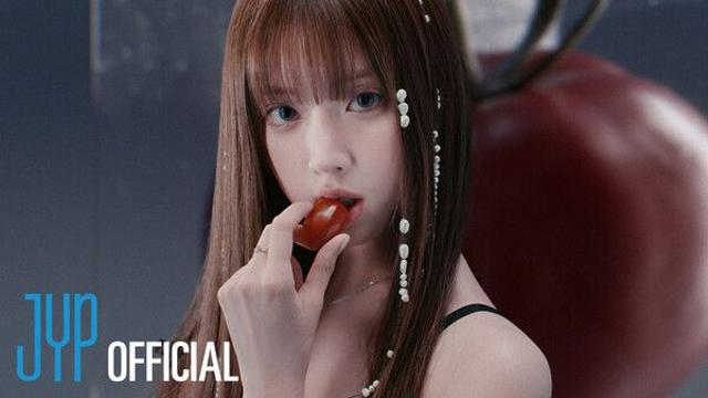 엔믹스, 'SPINNIN' ON IT' 비디오 완편 공개…'돌고도는 애증 속 소녀성장'