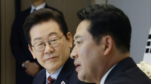 직접민주주의 가면 쓴 '팬덤 비즈니스' 정치