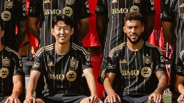 역시 손흥민! 이적 두 달 만에 ‘진짜 팀 중심’으로! 부앙가와 함께 LAFC 단체사진 정중앙에