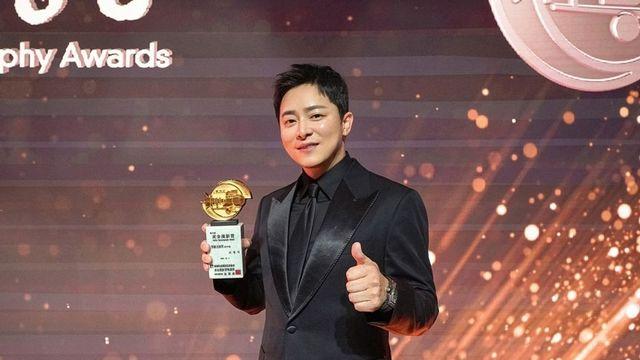 조정석 겹경사…’좀비딸’로 첫 남우주연상, ‘황금촬영상’ 트로피 안았다
