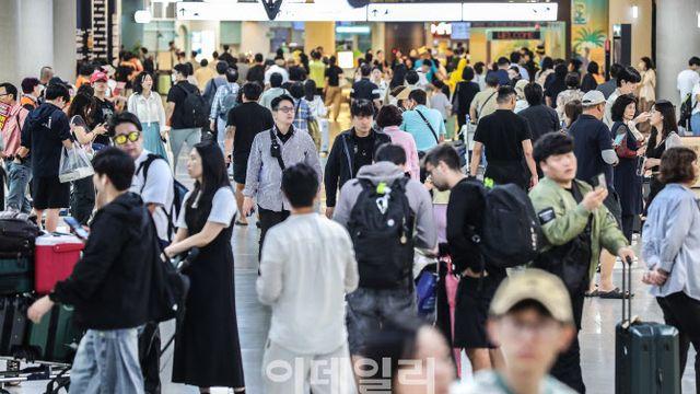어제 오늘 10만명 여행 갔는데…제주 호우·강풍·풍랑특보
