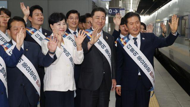 민주당, “내란 종식·국민 통합으로 진짜 대한민국 기원”…국힘은?