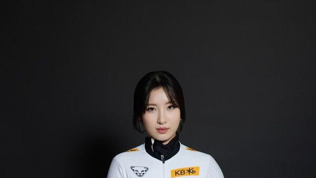  쇼트트랙 김길리·임종언 모델, 월드투어 유니폼 공개… 본격적인 올림픽 시즌 돌입