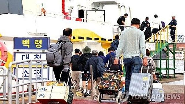 궂은 날씨 속 민족대이동 시작…터미널·역·공항 등 귀성행렬