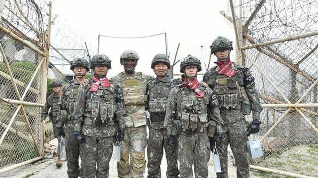 합참의장·연합사령관, 추석 연휴 서부전선 GP·GOP 찾아 