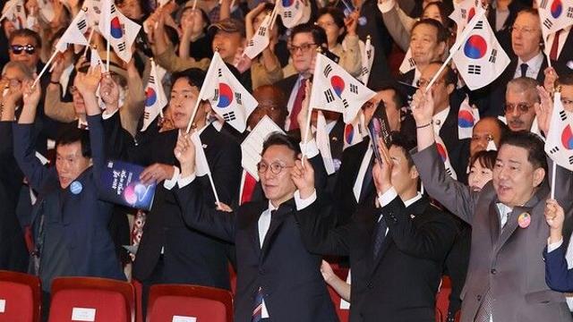 김민석 총리, 개천절 맞아 