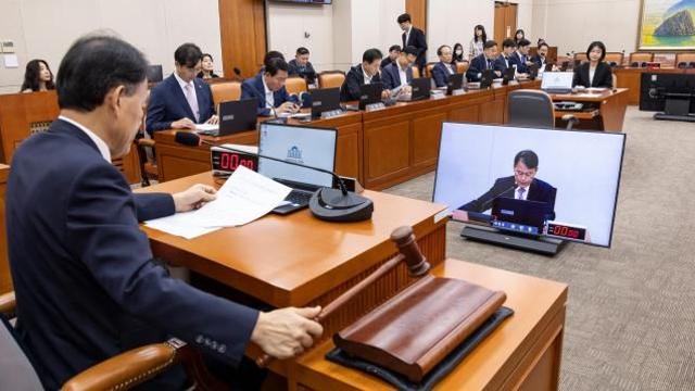 [권규홍의 리걸마인드] 매년 반복되는 국정감사 해외도피...개정안으로 잡을수있나