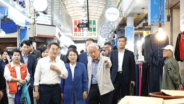 김동연, 추석 맞아 문산자유시장 방문 …하반기 통큰세일 내달 22~30일 진행