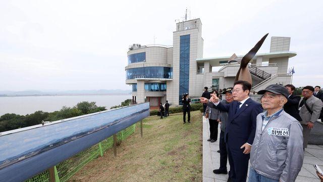 李 “고향 땅 강 너머 보여...남북 단절에 자책감 가져”