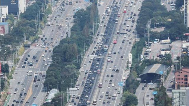 전국 고속도로 정체 본격화…귀성길 오전 11~12시 절정