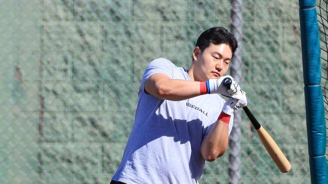 KBO 입단 노리는 최지만, 무릎 통증으로 입대 3개월 만에 전역...2027년부터 입단 가능