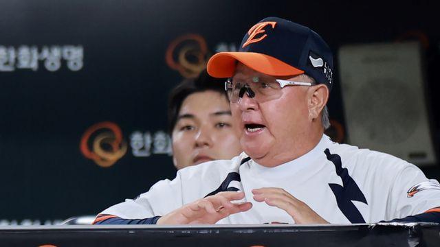 6년 만에 돌아와 보니, 노감독의 작심 발언 