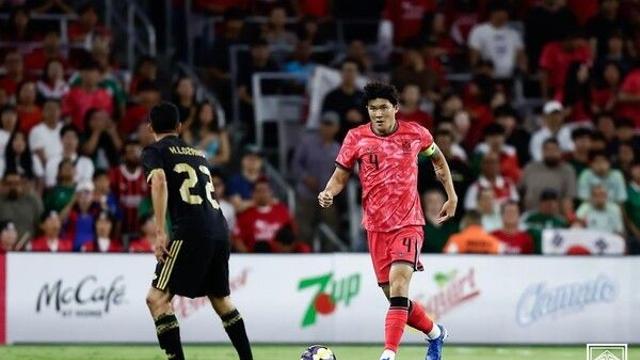 韓 축구 초비상! '수비 핵심' 김민재 부상 터졌다 