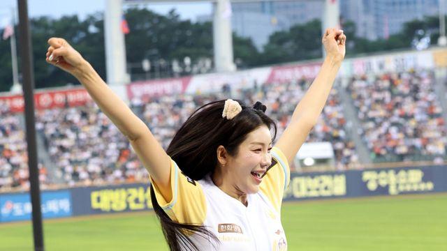 야구선수 하주석, 치어리더 김연정과 12월 결혼…5년 만나고 ‘골인’