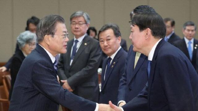 '정의로운 검사' 원했던 문재인…윤석열 탄생시켰다