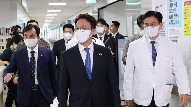 金총리, 국군수도병원 찾아 입원장병 위로…