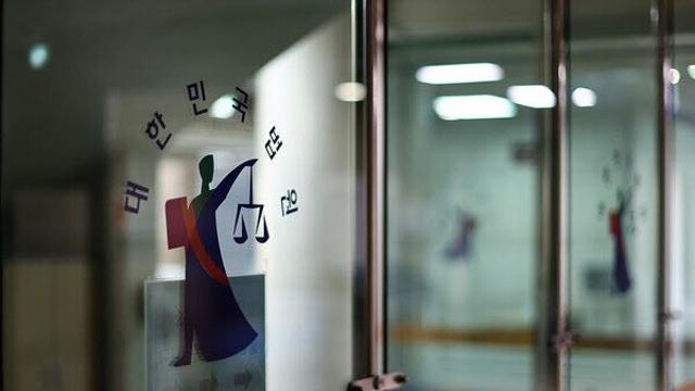 시끄럽다고 하자 '펄펄' 끓는 식용유 뿌려…60대 징역 3년