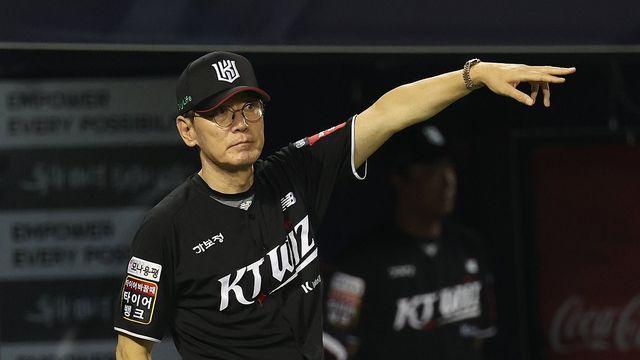 안정을 택했던 kt, 마법은 없었다…6년 만의 PS 낙마