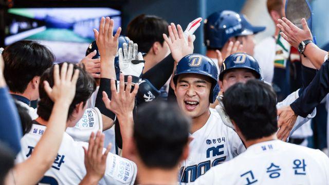 NC, KT 제치고 가을 야구 진출 ‘대이변’…파죽의 9연승→삼성과 6일 WC 결정전