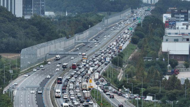 '서울~부산 7시간 30분'…추석 전날 귀성길 곳곳 정체