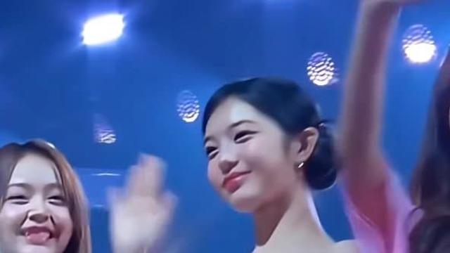 처음 보는 유형의 아이돌 센터