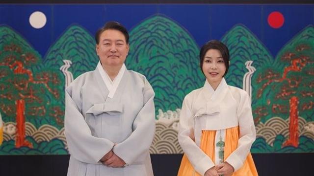 ‘특별할 것 없이’ 구치소서 추석 맞는 尹 부부