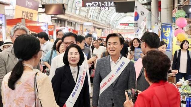 [천안시의회] 추석 명절맞이 전통시장 방문
