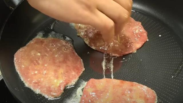 온 가족이 밥상으로 달려오는 육전, 이렇게 하면 ‘계란물’ 찰싹 붙습니다