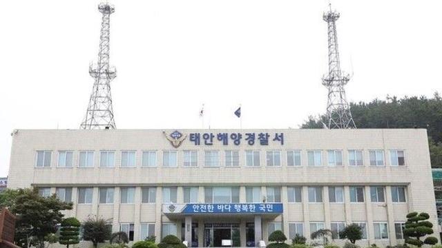충남 태안 해상서 중국인 8명 탄 밀입국 추정 선박 나포