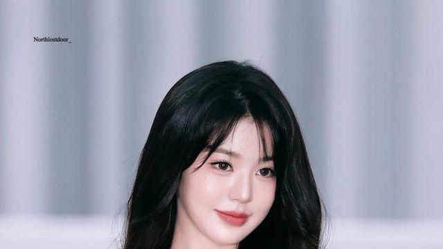 오늘자 원영님 ICN 출국 현장 미모 ㅗㅜㅏ... jpg
