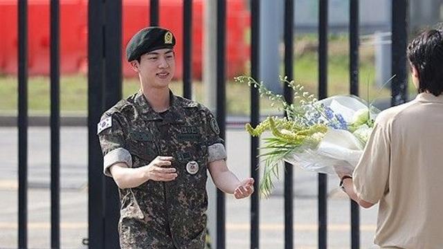 연예병사 폐지 12년…군악대로, 조교로 활약하는 스타들