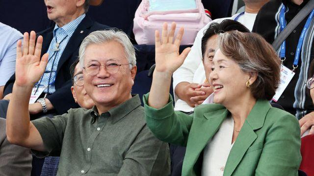문재인 “우리 마음도 넉넉해지길…따뜻하고 행복한 추석 보내시라”
