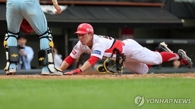 프로야구 최초 200안타 기록한 서건창, KIA서 방출