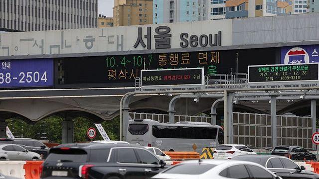 추석 하루 전 귀성길 정체⋯서울→부산 7시간30분