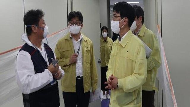 행안차관, 국정자원 5층 분진 제거 확인…작업 인력 안전 당부