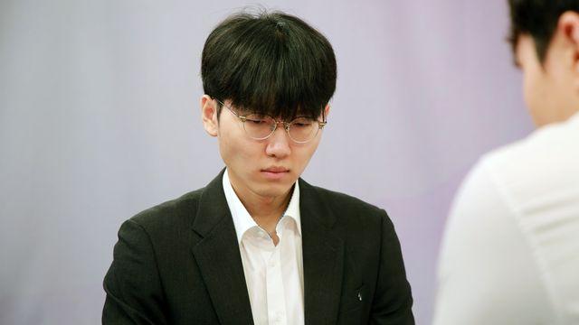 쏘팔코사놀·명인전 우승한 신진서, 70개월 연속 바둑랭킹 1위
