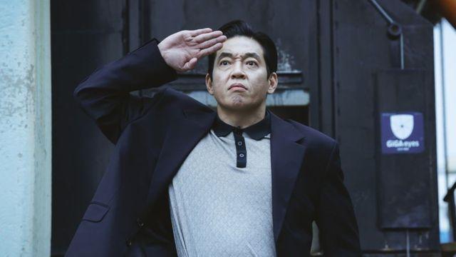 레트로한 코믹 감성으로 웃음 전한 ‘보스’…추석 극장가 접수할까
