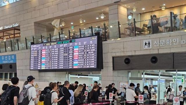 황금 연휴 맞은 전국 공항 ‘북새통’···연휴 기간 526만명 이동 전망