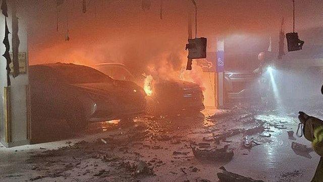 또 다시 아파트 지하주차장에서 '펑'… 벤츠 전기차 충전중 불났다