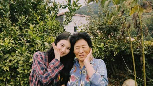 수지, 외할머니와 감동의 투샷 “나의 리얼 오판금”