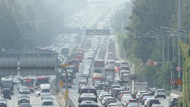 부산→서울 9시간 40분…귀경길 정체 오후 4~5시 절정