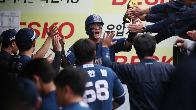 프로야구 NC, 와일드카드 1차전서 삼성에 4-1 승… 2년 연속 5위팀 '업셋' 도전