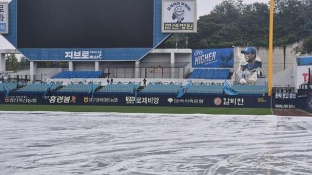 쏟아지는 비에 삼성 vs NC 1차전 개최 불투명