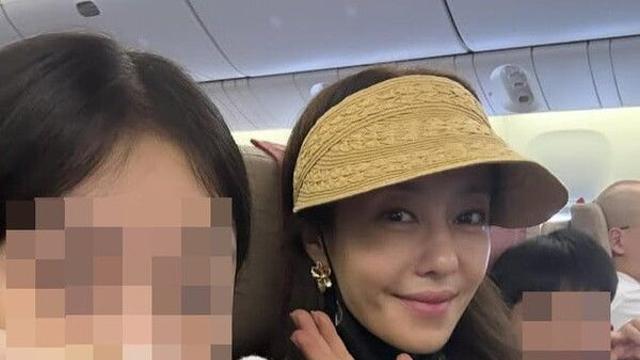 쥬얼리 출신 이지현, 연휴 맞아 두 아이와 '100% 아이들을 위한' 가족 여행…미용실 잠시 쉬고 '열혈 엄마' 복귀
