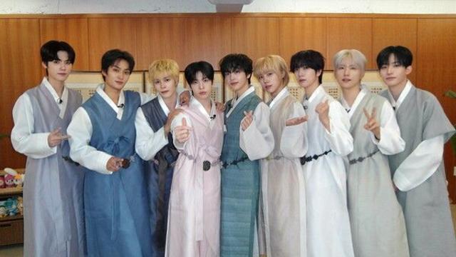 크래비티, 한복으로 뽐낸 9인 9색 비주얼...”풍성한 한가위 보내세요”