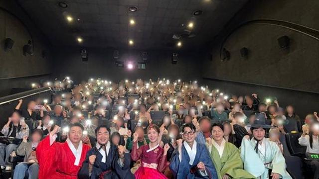 '보스' 3일 연속 박스오피스 1위 수성…조우진→박지환 한복 입고 '큰절 인사'