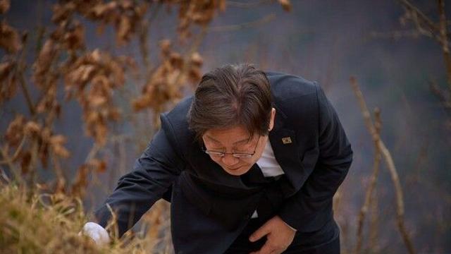 이재명 대통령, 고향 안동서 부모 선영 참배